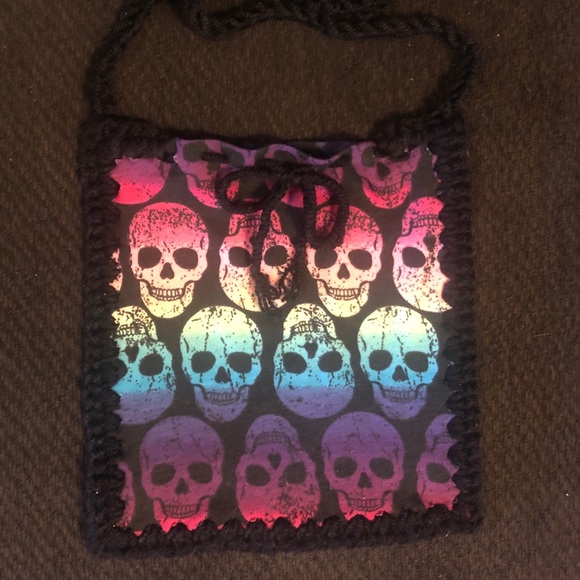 🖤 Handmade Skull Crochet Crossbody Bag. - Picture 3 of 4